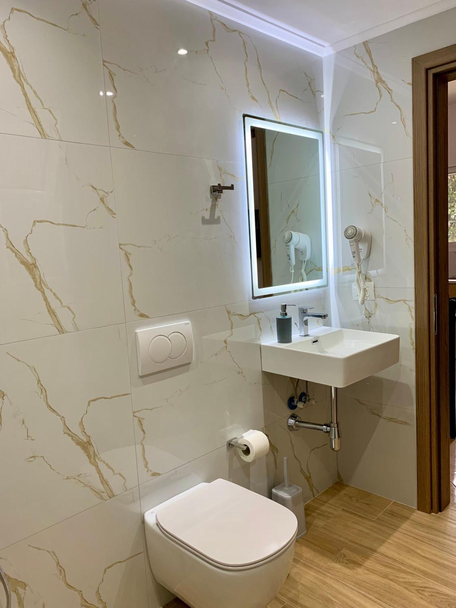 Maxus Apts Саранде Екстериор снимка